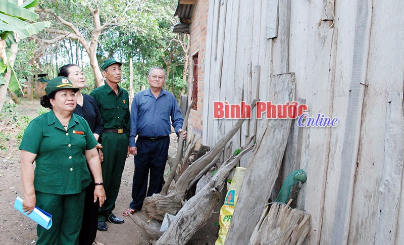 Ban liên lạc nữ cựu chiến binh giúp nhau xóa nhà tạm