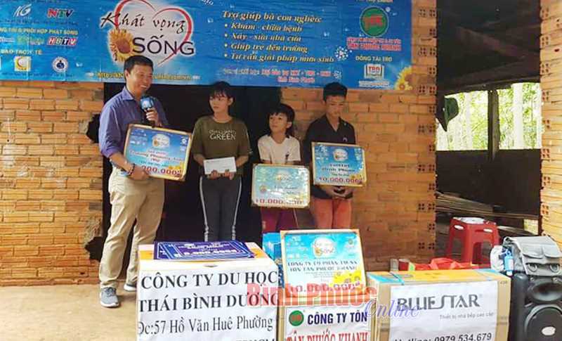 3 trẻ mồ côi được tiếp thêm nghị lực