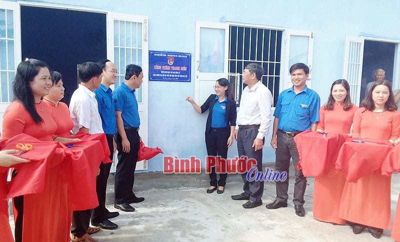 Tỉnh đoàn Bình Phước - Phú Yên phối hợp trao tặng công trình thanh niên