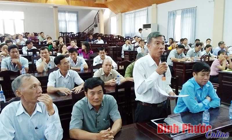 L&atilde;nh đạo huyện Chơn Th&agrave;nh đối thoại với tr&iacute; thức, nh&acirc;n d&acirc;n, n&ocirc;ng d&acirc;n