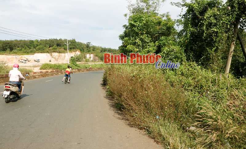 Nhiều nguy hiểm trên đường ĐT741