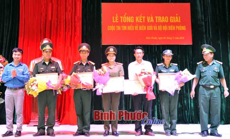 Trao giải cuộc thi &ldquo;T&igrave;m hiểu về bi&ecirc;n giới v&agrave; bộ đội bi&ecirc;n ph&ograve;ng&rdquo;