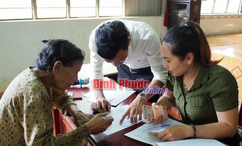 357 hộ nghèo nhận kinh phí hỗ trợ theo Quyết định 102