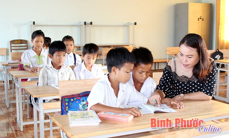 Miệt m&agrave;i &ldquo;gieo chữ&rdquo; ở v&ugrave;ng bi&ecirc;n