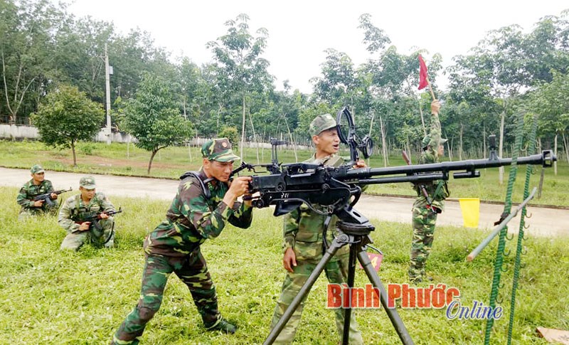 N&acirc;ng cao phối hợp huấn luyện s&uacute;ng m&aacute;y ph&ograve;ng kh&ocirc;ng 12,7mm