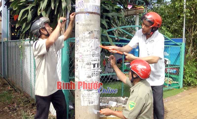 Đồng Xoài kiểm tra, xử lý quảng cáo, rao vặt trái phép