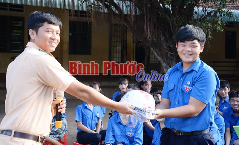 450 học sinh THCS được tuyên truyền Luật Giao thông đường bộ