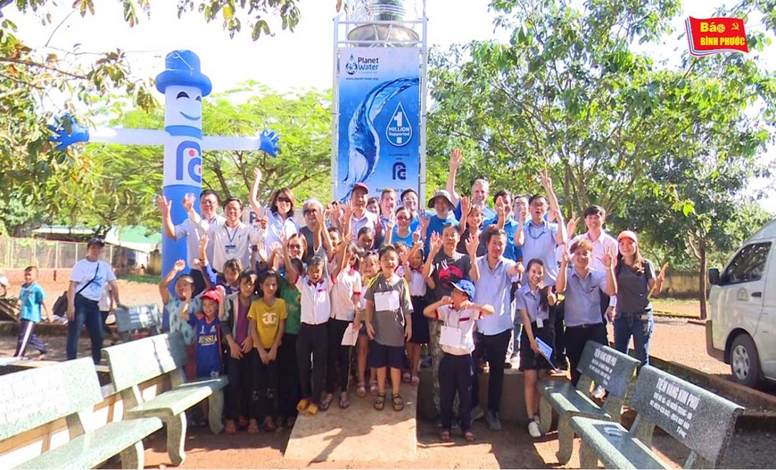 [Video] Tặng máy lọc nước sạch cho Trường tiểu học Trịnh Hoài Đức 