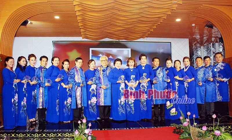 Ra mắt Câu lạc bộ Sen Hồng