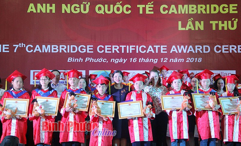 411 học vi&ecirc;n được trao chứng chỉ Anh ngữ Cambridge