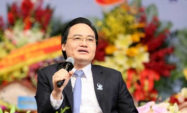 Sinh vi&ecirc;n chất vấn Bộ trưởng Bộ Gi&aacute;o dục v&agrave; Đ&agrave;o tạo