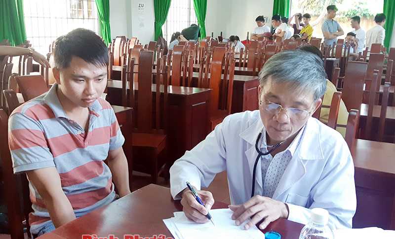 Kh&aacute;m sơ tuyển sức khỏe nghĩa vụ qu&acirc;n sự 71 thanh ni&ecirc;n