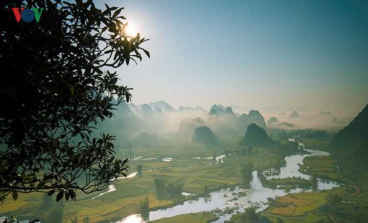 Đến Cao Bằng ngắm vẻ đẹp hùng vĩ, nên thơ của thung lũng Ngọc Côn, Phong Nậm