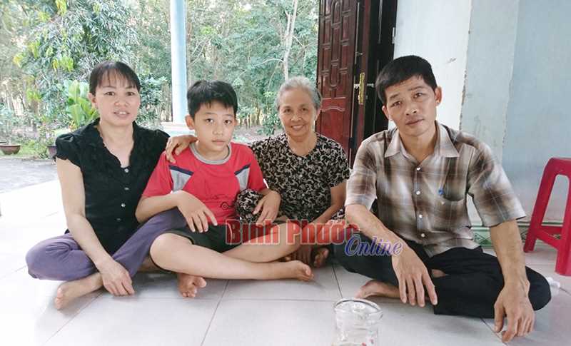 Cha mẹ công nhân có 4 con đều học giỏi