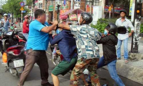 Giải quyết mâu thuẫn kiểu côn đồ