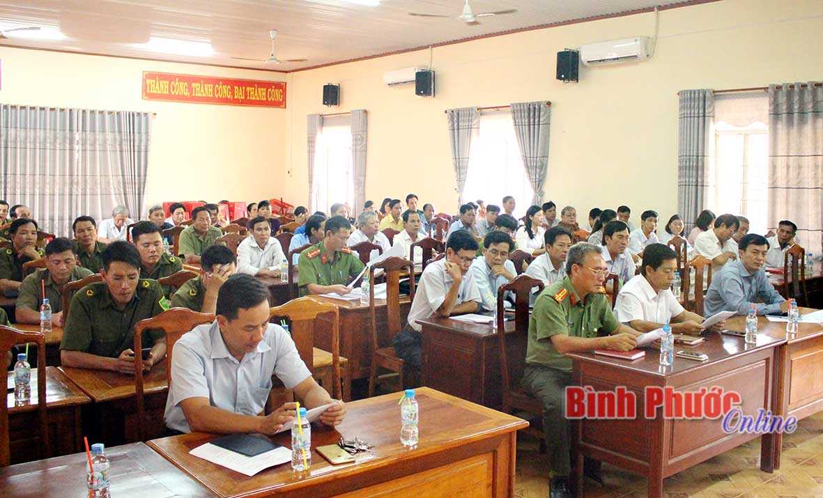 Công an lắng nghe ý kiến nhân dân xã Phú Riềng