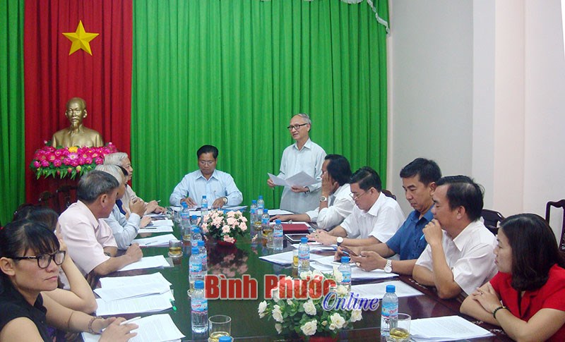 Th&ocirc;ng qua b&aacute;o c&aacute;o thẩm tra t&igrave;nh h&igrave;nh kinh tế - x&atilde; hội về lĩnh vực d&acirc;n tộc