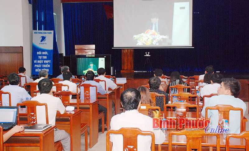 Bồi dưỡng l&yacute; luận ch&iacute;nh trị v&agrave; nghiệp vụ c&ocirc;ng t&aacute;c đo&agrave;n thể