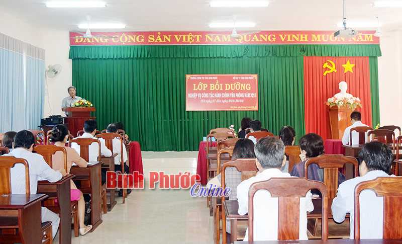 Khai giảng lớp nghiệp vụ c&ocirc;ng t&aacute;c h&agrave;nh ch&iacute;nh - văn ph&ograve;ng