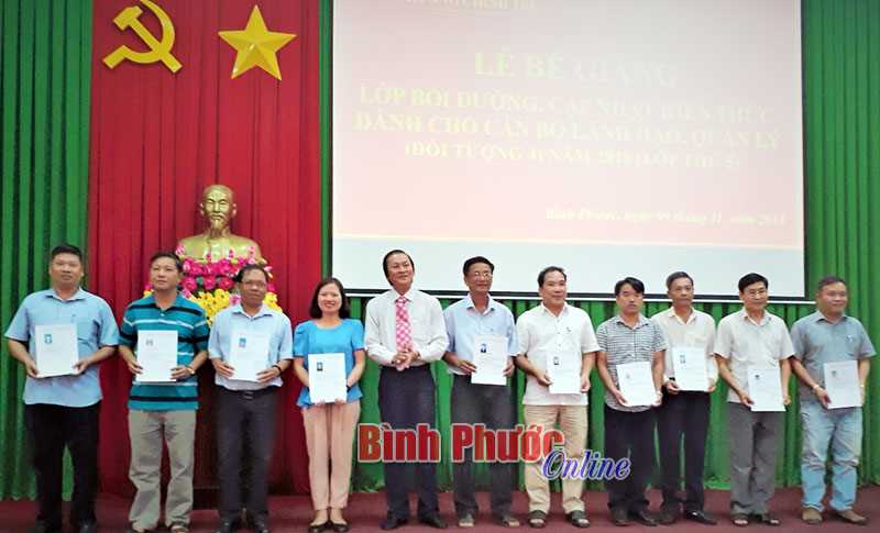 127 học vi&ecirc;n đối tượng 4 ho&agrave;n th&agrave;nh kh&oacute;a bồi dưỡng, cập nhật kiến thức năm 2018