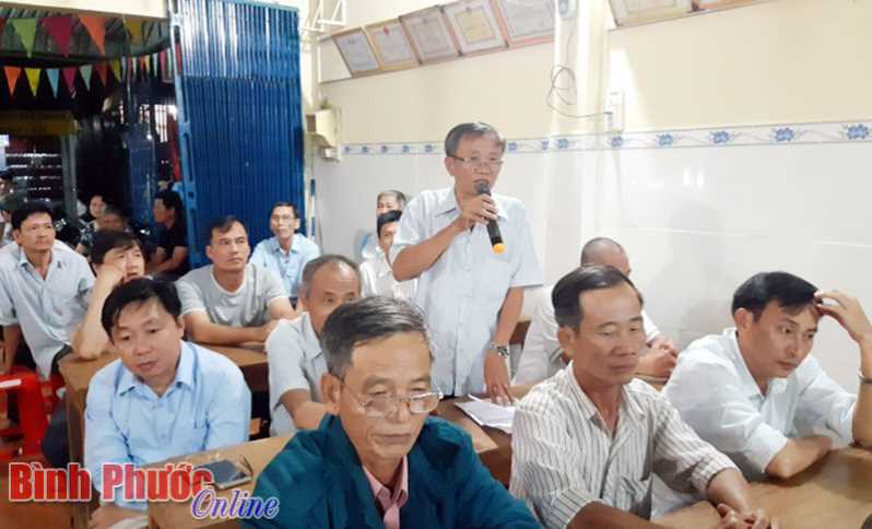 L&atilde;nh đạo thị trấn Đức Phong đối thoại với nh&acirc;n d&acirc;n