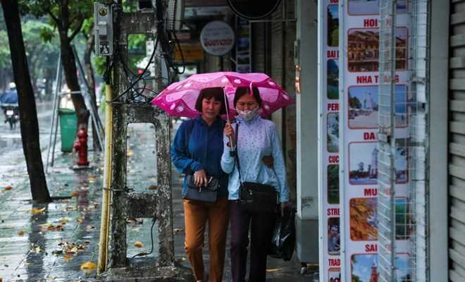 Bắc Bộ tiếp tục gió mưa lạnh, Nam Bộ đề phòng lốc, sét và mưa đá