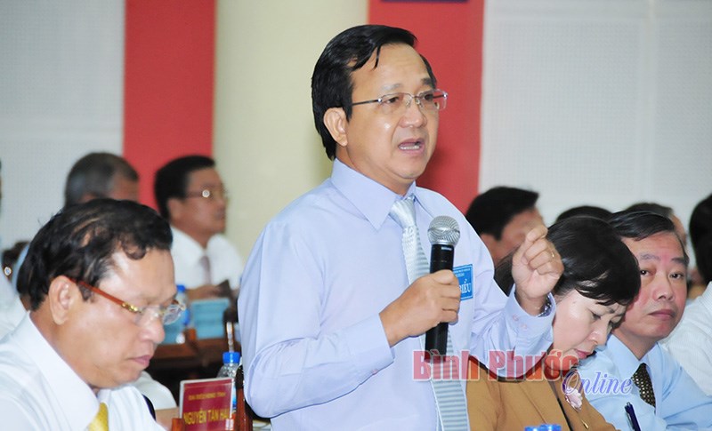 Phụ cấp c&aacute;n bộ th&ocirc;n, ấp v&agrave; cấp GCNQSDĐ l&agrave;m n&oacute;ng nghị trường