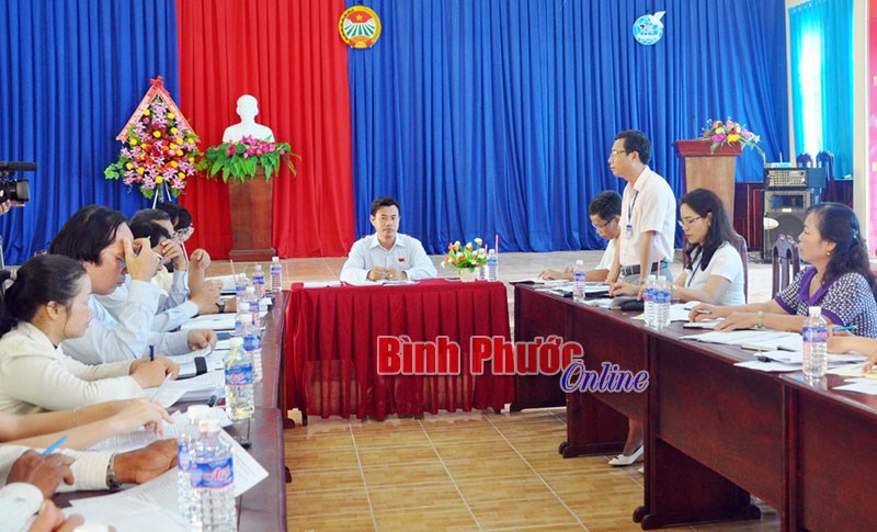 Ban VH-XH gi&aacute;m s&aacute;t ph&aacute;t triển văn h&oacute;a n&ocirc;ng th&ocirc;n tại Đồng Ph&uacute;