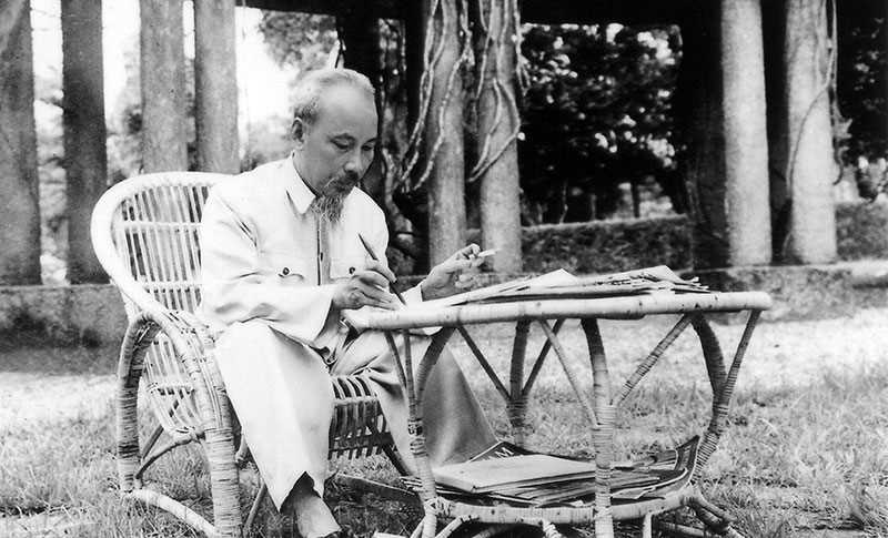 X&acirc;y dựng Đảng vững mạnh về đạo đức theo tư tưởng Hồ Ch&iacute; Minh