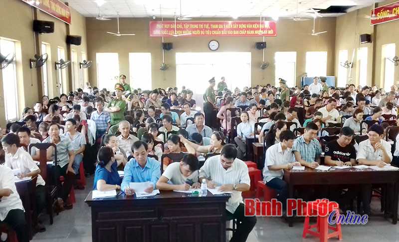 Lộc Ninh tưng bừng phiên đấu giá đất