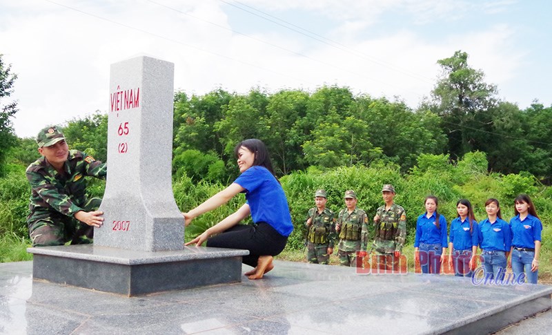 Vững v&agrave;ng nơi bi&ecirc;n giới
