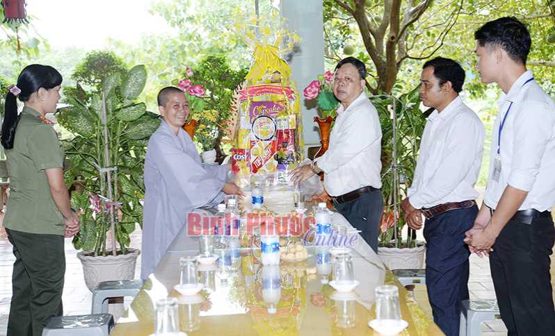 B&igrave;nh Long c&oacute; 10.175 t&iacute;n đồ t&ocirc;n gi&aacute;o