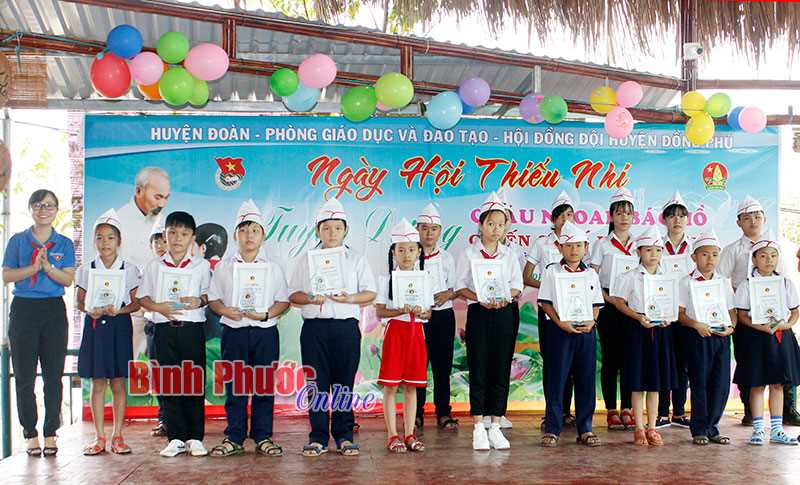 Đồng Phú tuyên dương Cháu ngoan Bác Hồ