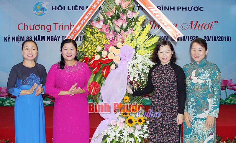Hội LHPN tỉnh họp mặt &ldquo;Hội ngộ th&aacute;ng Mười&rdquo;