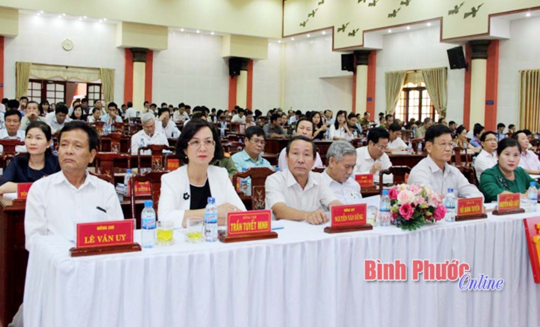 N&ecirc;u gương theo nguy&ecirc;n tắc chức vụ c&agrave;ng cao c&agrave;ng gương mẫu