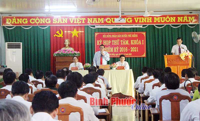 Kỳ họp cuối năm HĐND Lộc Ninh, Ph&uacute; Riềng