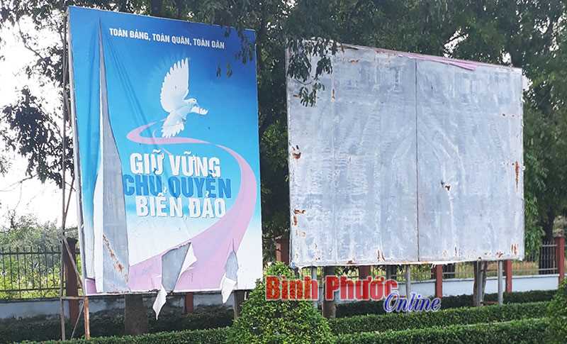 Phản cảm ở nơi linh thiêng