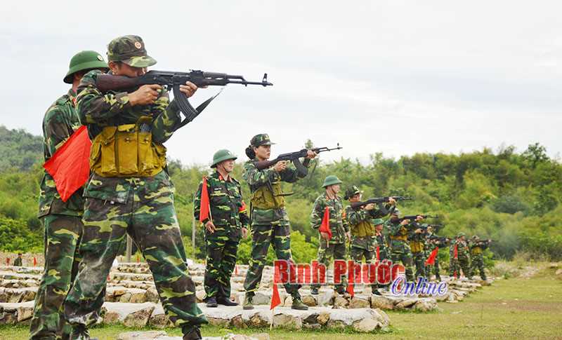 100% sĩ quan, qu&acirc;n nh&acirc;n chuy&ecirc;n nghiệp kiểm tra bắn đạn thật