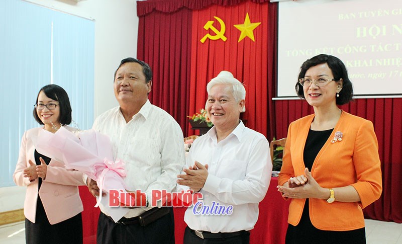 C&ocirc;ng t&aacute;c tuy&ecirc;n truyền phải c&oacute; trọng t&acirc;m, trọng điểm