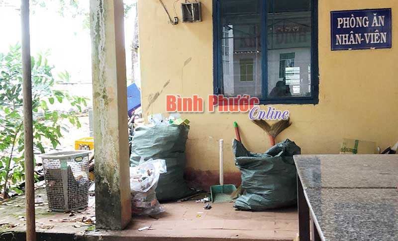 &Yacute; kiến người d&acirc;n: Cần n&acirc;ng cấp, cải tạo khu vực cấp thuốc