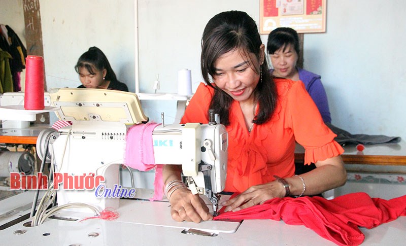 Hỗ trợ phụ nữ xã Đường 10 thoát nghèo