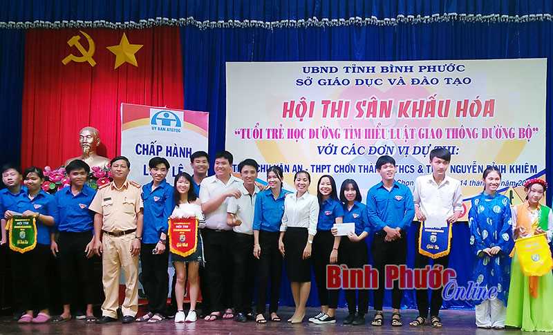 Tuổi trẻ học đường tìm hiểu Luật Giao thông đường bộ