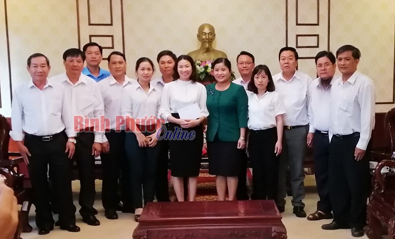 L&atilde;nh đạo tỉnh gặp mặt đo&agrave;n đại biểu dự Đại hội Hội N&ocirc;ng d&acirc;n to&agrave;n quốc