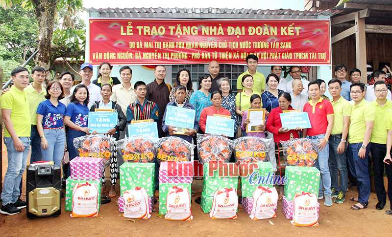 12 căn nhà đại đoàn kết tặng hộ nghèo huyện Bù Gia Mập