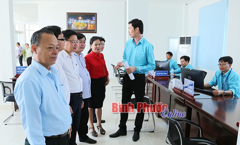 Giải quyết thủ tục h&agrave;nh ch&iacute;nh qua bưu điện: Tiết kiệm, an to&agrave;n v&agrave; thuận lợi