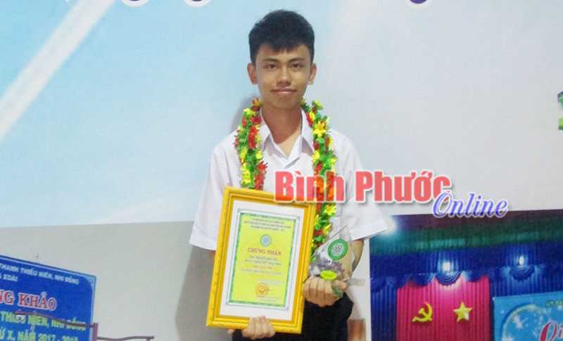 Nam sinh đam mê môn Tin học