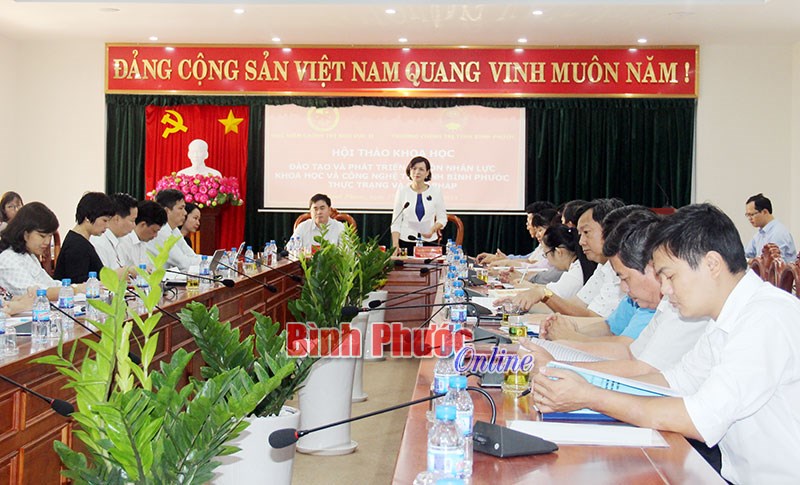 Hội thảo &ldquo;Đ&agrave;o tạo, ph&aacute;t triển nguồn nh&acirc;n lực khoa học - c&ocirc;ng nghệ tại tỉnh B&igrave;nh Phước - thực trạng v&agrave; giải ph&aacute;p&rdquo;