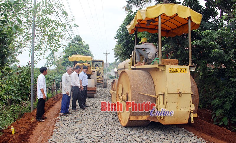 Đồng bào DTTS Phú Sơn thi đua xây dựng nông thôn mới