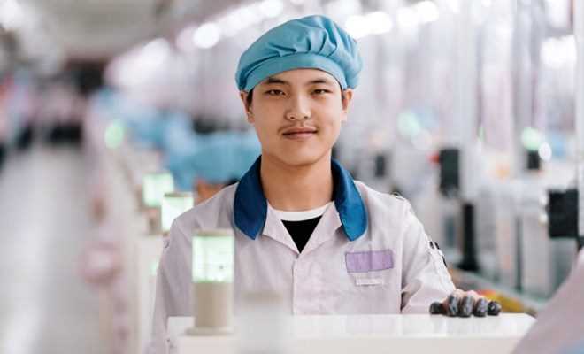 Apple điều tra vụ lạm dụng thực tập sinh ngày đêm sản xuất Apple Watch
