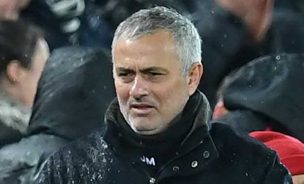 Manchester United phải đền bù bao nhiêu khi sa thải Mourinho?